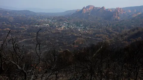 Efectos del incendio iniciado en la localidad de Yeres (León), y que ha afectado al paraje de Las Médulas. Foto: César Hornija.