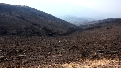 Efectos del incendio iniciado en la localidad de Yeres (León), y que ha afectado al paraje de Las Médulas. Foto: César Hornija.