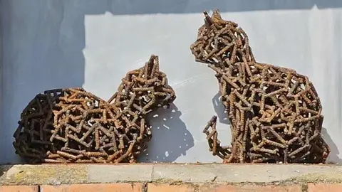 Intervención de Amancio González sobre la caseta del guarda agujas de Astorga para embellecer el Camino de Santiago.