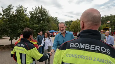 Los reyes visitan las principales zonas afectadas por los incendios forestales en Sanabria (Zamora),