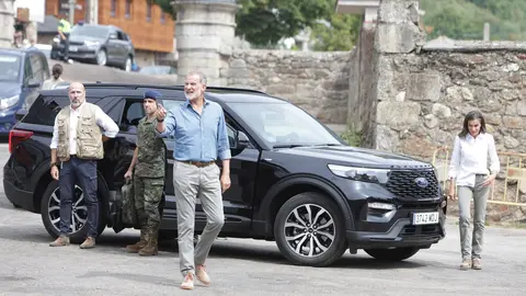 Los reyes visitan las principales zonas afectadas por los incendios forestales en Castilla y León, acompañados del presidente de la Junta, Alfonso Fernández Mañueco