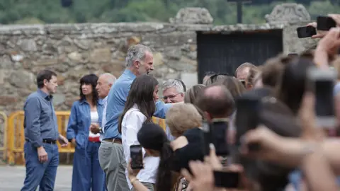 Los reyes visitan las principales zonas afectadas por los incendios forestales en Castilla y León, acompañados del presidente de la Junta, Alfonso Fernández Mañueco