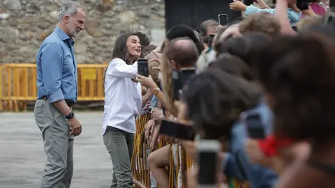 Los reyes visitan las principales zonas afectadas por los incendios forestales en Castilla y León, acompañados del presidente de la Junta, Alfonso Fernández Mañueco