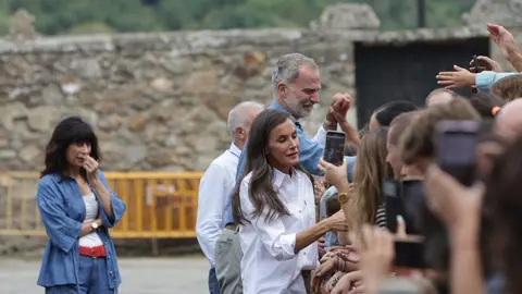Los reyes visitan las principales zonas afectadas por los incendios forestales en Castilla y León, acompañados del presidente de la Junta, Alfonso Fernández Mañueco