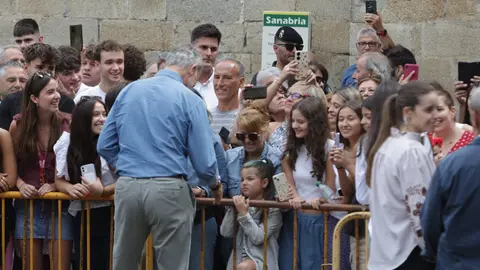 Los reyes visitan las principales zonas afectadas por los incendios forestales en Castilla y León, acompañados del presidente de la Junta, Alfonso Fernández Mañueco