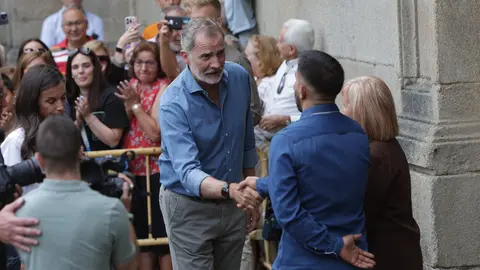 Los reyes visitan las principales zonas afectadas por los incendios forestales en Castilla y León, acompañados del presidente de la Junta, Alfonso Fernández Mañueco