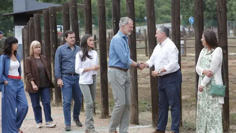 Los reyes visitan las principales zonas afectadas por los incendios forestales en Castilla y León, acompañados del presidente de la Junta, Alfonso Fernández Mañueco