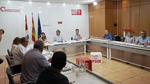 El secretario general del PSOECyL, Carlos Martínez, se reúne con las organizaciones agrarias de Castilla y León. Foto: Rubén Cacho