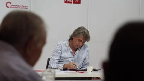 El secretario general del PSOECyL, Carlos Martínez, se reúne con las organizaciones agrarias de Castilla y León. Foto: Rubén Cacho