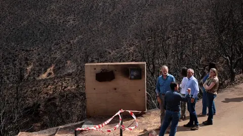 Los reyes, acompañados del presidente de la Junta, Alfonso Fernández Mañueco, el delegado del Gobierno, Nicanor Sen y la Ministra de Igualdad, Ana Redondo, visitan las principales zonas afectadas por los incendios forestales en el paraje de las Médulas. Foto: Peio García