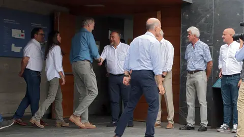 Los reyes, acompañados del presidente de la Junta, Alfonso Fernández Mañueco, el delegado del Gobierno, Nicanor Sen y la Ministra de Igualdad, Ana Redondo, visitan las principales zonas afectadas por los incendios forestales en el paraje de las Médulas. Foto: Peio García