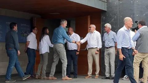 Los reyes, acompañados del presidente de la Junta, Alfonso Fernández Mañueco, el delegado del Gobierno, Nicanor Sen y la Ministra de Igualdad, Ana Redondo, visitan las principales zonas afectadas por los incendios forestales en el paraje de las Médulas. Foto: Peio García