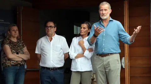 Los reyes, acompañados del presidente de la Junta, Alfonso Fernández Mañueco, el delegado del Gobierno, Nicanor Sen y la Ministra de Igualdad, Ana Redondo, visitan las principales zonas afectadas por los incendios forestales en el paraje de las Médulas. Foto: Peio García