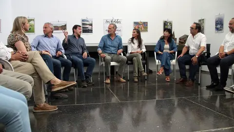 Los reyes, acompañados del presidente de la Junta, Alfonso Fernández Mañueco, el delegado del Gobierno, Nicanor Sen y la Ministra de Igualdad, Ana Redondo, visitan las principales zonas afectadas por los incendios forestales en el paraje de las Médulas. Foto: Peio García
