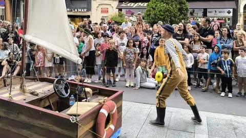El Festival de Verano ‘León, Cuna del Parlamentarismo’ vuelve a llenar las calles con circo contemporáneo internacional