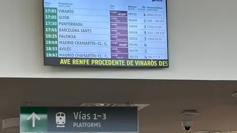 Los fuegos en La Robla, Cascantes y Azadinos obligan a retrasar la circulación de trenes en la línea León-La Robla