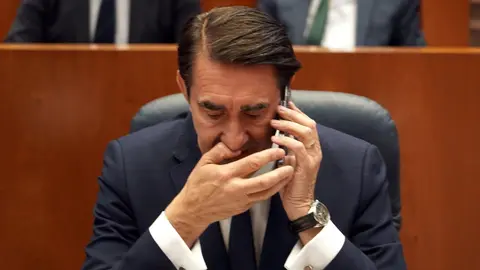 El presidente de la Junta, Alfonso Fernández Mañueco, durante el Pleno extraordinario de las Cortes. Foto: Rubén Cacho