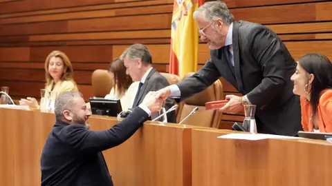 El presidente de la Junta, Alfonso Fernández Mañueco, durante el Pleno extraordinario de las Cortes. Foto: Rubén Cacho