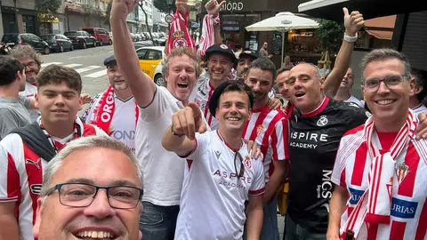 Aficionados de la Cultural y el Sporting, juntos en la antesala del partido.