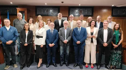 Ponferrada inició este viernes sus fiestas de la Encina con un pregón que quedará en la memoria colectiva. Leo Harlem, el humorista nacido en Matarrosa, fue el encargado de espolear con risas y recuerdos a cientos de bercianos y visitantes que se reunieron en la Plaza del Ayuntamiento de Ponferrada.