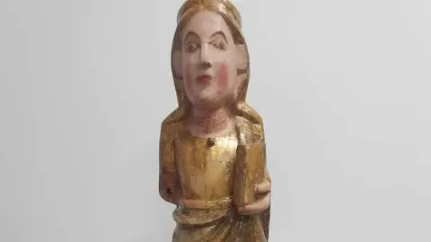 Riello devuelve la vida al arte popular de Omaña. El Ayuntamiento impulsa la restauración de esculturas e imágenes y refuerza su apuesta por el turismo cultural con rutas guiadas. Fotos de Margarita Álvarez Rodríguez