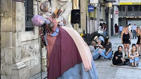 El Festival de Verano ‘León, Cuna del Parlamentarismo’ llena las calles de circo contemporáneo