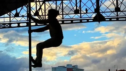 El Festival de Verano ‘León, Cuna del Parlamentarismo’ llena las calles de circo contemporáneo