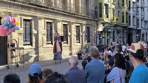 El Festival de Verano ‘León, Cuna del Parlamentarismo’ llena las calles de circo contemporáneo