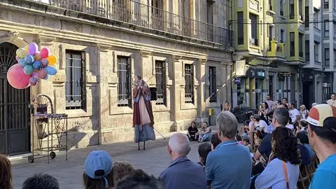 El Festival de Verano ‘León, Cuna del Parlamentarismo’ llena las calles de circo contemporáneo