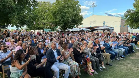 El ex jugador de baloncesto, apicultor, bombero y activista por los derechos de los enfermos de Esclerosis Lateral Amiotrófica, ELA Urbano González ofrece el pregón de las Fiestas de la Santina y San Froilán de la Casa de Asturias en León. Fotos: Peio García / Ayto Leon