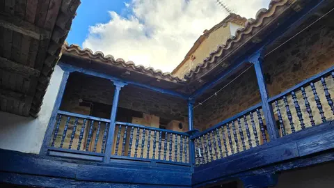 Santa Colomba de Somoza celebra el éxito multitudinario de sus patios abiertos. Más de 60 artesanos y miles de visitantes reafirman a la feria 'Patios con Arte' como referente cultural y rural de la Maragatería. Fotos: Carlos Calvo