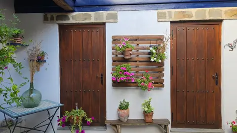 Santa Colomba de Somoza celebra el éxito multitudinario de sus patios abiertos. Más de 60 artesanos y miles de visitantes reafirman a la feria 'Patios con Arte' como referente cultural y rural de la Maragatería. Fotos: Carlos Calvo
