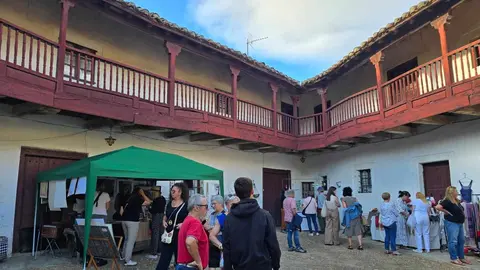 Santa Colomba de Somoza celebra el éxito multitudinario de sus patios abiertos. Más de 60 artesanos y miles de visitantes reafirman a la feria 'Patios con Arte' como referente cultural y rural de la Maragatería. Fotos: Carlos Calvo