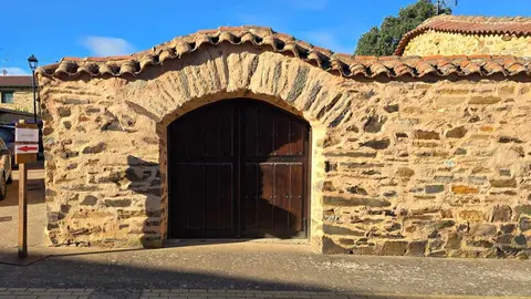 Santa Colomba de Somoza celebra el éxito multitudinario de sus patios abiertos. Más de 60 artesanos y miles de visitantes reafirman a la feria 'Patios con Arte' como referente cultural y rural de la Maragatería. Fotos: Carlos Calvo