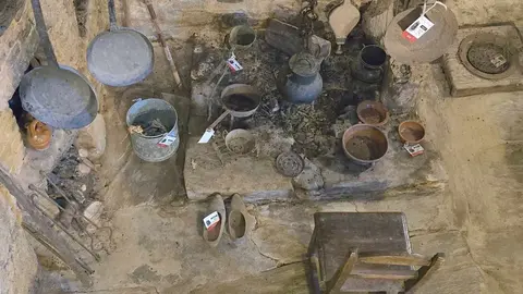 Santa Colomba de Somoza celebra el éxito multitudinario de sus patios abiertos. Más de 60 artesanos y miles de visitantes reafirman a la feria 'Patios con Arte' como referente cultural y rural de la Maragatería. Fotos: Carlos Calvo