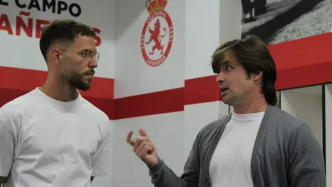 La Cultural y Deportiva Leonesa ha dado este domingo la bienvenida a su nuevo jugador, Iván Calero, procedente del Zaragoza