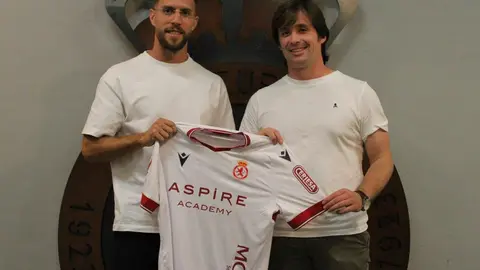 La Cultural y Deportiva Leonesa ha dado este domingo la bienvenida a su nuevo jugador, Iván Calero, procedente del Zaragoza