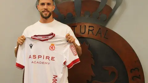 La Cultural y Deportiva Leonesa ha dado este domingo la bienvenida a su nuevo jugador, Iván Calero, procedente del Zaragoza