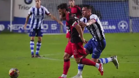 La SD Ponferradina inicia la temporada goleando al Real Avilés Industrial en un encuentro en el que los bercianos dejaron resuelto el partido en la primera mitad.