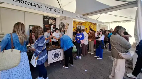 Benavides de Órbigo se vistió de gala este fin de semana para celebrar su XXVIII Feria del Dulce, una cita que volvió a confirmar por qué esta localidad se ha consolidado como capital de la cultura gastronómica en la provincia. Fotos: Luisa Álvarez