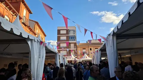 Benavides de Órbigo se vistió de gala este fin de semana para celebrar su XXVIII Feria del Dulce, una cita que volvió a confirmar por qué esta localidad se ha consolidado como capital de la cultura gastronómica en la provincia. Fotos: Luisa Álvarez
