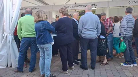 Benavides de Órbigo se vistió de gala este fin de semana para celebrar su XXVIII Feria del Dulce, una cita que volvió a confirmar por qué esta localidad se ha consolidado como capital de la cultura gastronómica en la provincia. Fotos: Luisa Álvarez