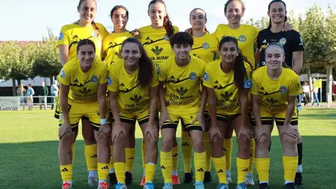Un instante del triangular que el primer equipo del Olímpico de León ULE ha disputado en Santa María del Páramo. Foto: Aroa Caño.