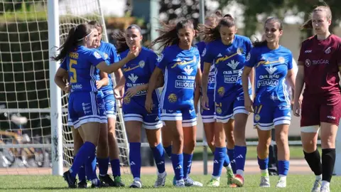 Un instante del triangular que el primer equipo del Olímpico de León ULE ha disputado en Santa María del Páramo. Foto: Aroa Caño.
