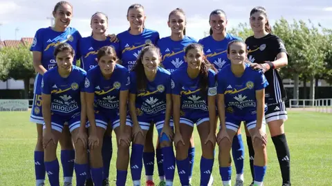 Un instante del triangular que el primer equipo del Olímpico de León ULE ha disputado en Santa María del Páramo. Foto: Aroa Caño.