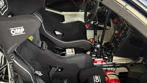 Los aficionados al motor tienen una cita ineludible en León. El concesionario Alauto acoge durante unos días el Porsche 997 GT3 RS 3.6, un modelo de culto en la competición que ha sido pilotado por Sergio Vallejo, Campeón de España de Rallyes.