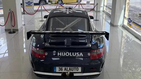Los aficionados al motor tienen una cita ineludible en León. El concesionario Alauto acoge durante unos días el Porsche 997 GT3 RS 3.6, un modelo de culto en la competición que ha sido pilotado por Sergio Vallejo, Campeón de España de Rallyes.