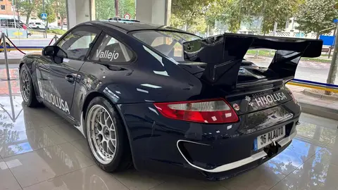 Los aficionados al motor tienen una cita ineludible en León. El concesionario Alauto acoge durante unos días el Porsche 997 GT3 RS 3.6, un modelo de culto en la competición que ha sido pilotado por Sergio Vallejo, Campeón de España de Rallyes.
