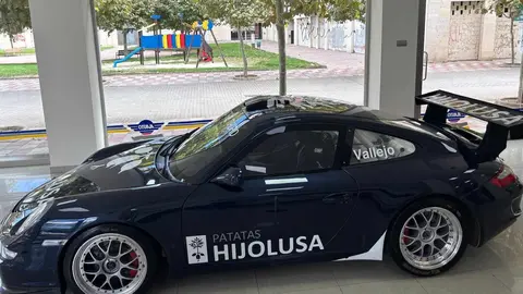 Los aficionados al motor tienen una cita ineludible en León. El concesionario Alauto acoge durante unos días el Porsche 997 GT3 RS 3.6, un modelo de culto en la competición que ha sido pilotado por Sergio Vallejo, Campeón de España de Rallyes.