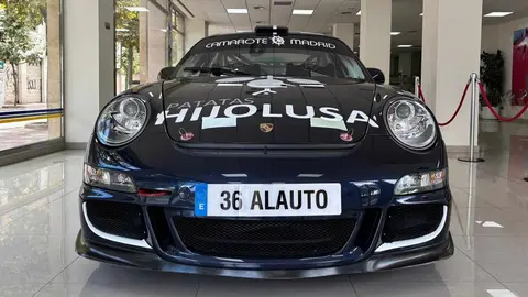 Los aficionados al motor tienen una cita ineludible en León. El concesionario Alauto acoge durante unos días el Porsche 997 GT3 RS 3.6, un modelo de culto en la competición que ha sido pilotado por Sergio Vallejo, Campeón de España de Rallyes.